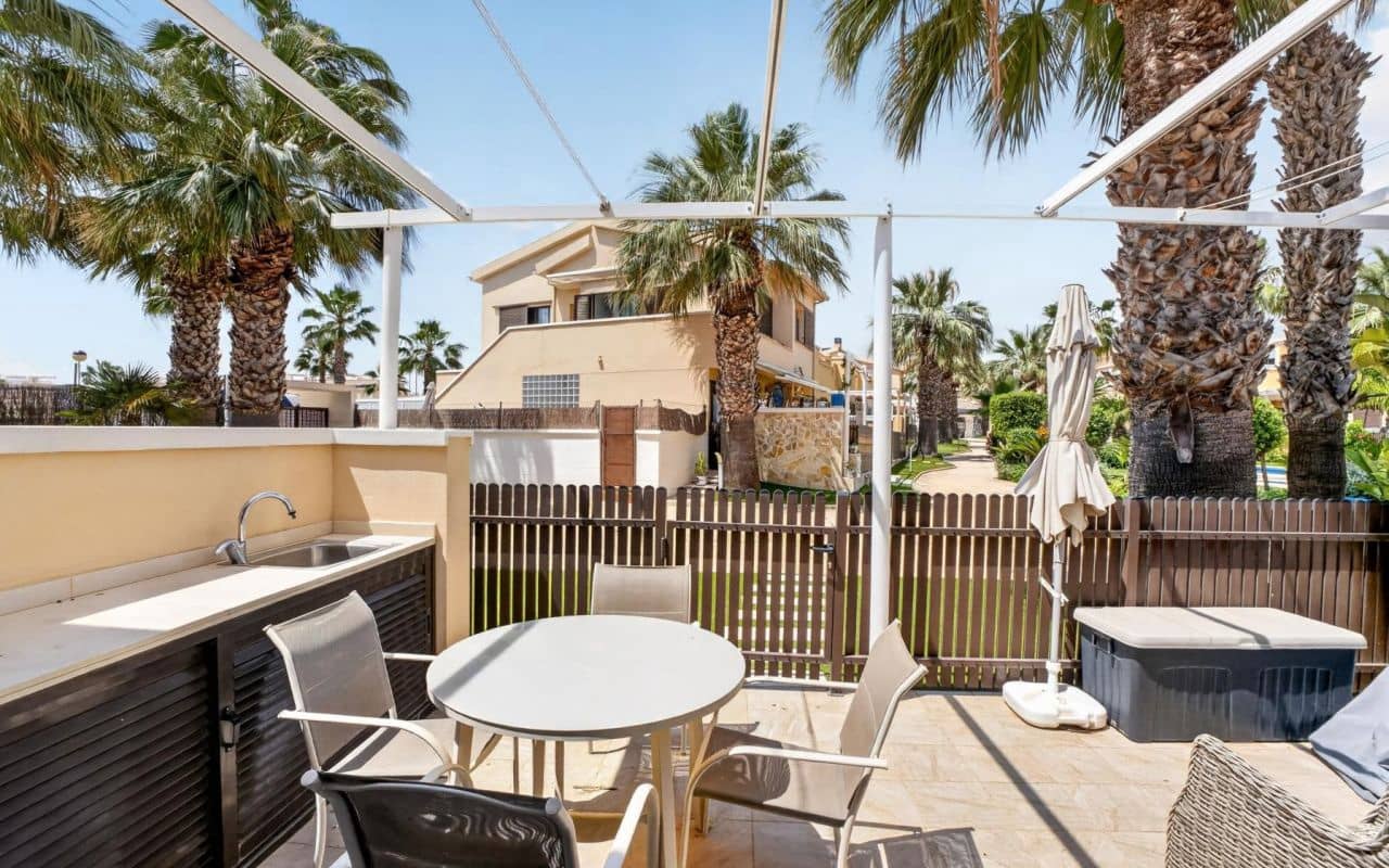 2 quarto Moradia Geminada para venda em Cabo Roig com piscina - 289 000 € (Ref: 9832901)