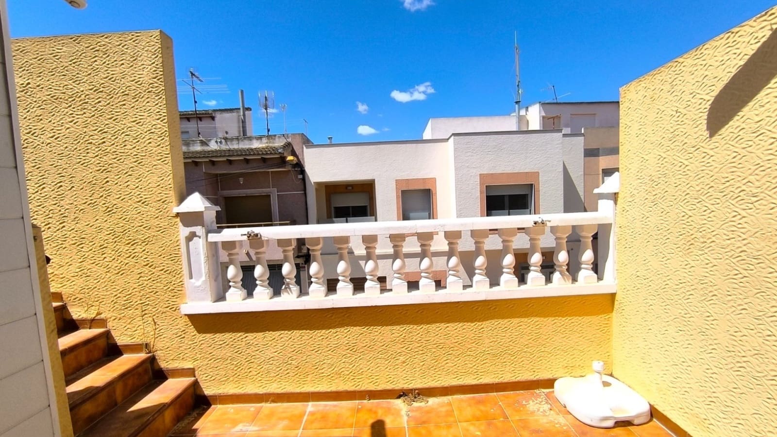 2 bedroom Apartment for sale in San Bartolome with pool - € 90,000 (Ref: 9834564)