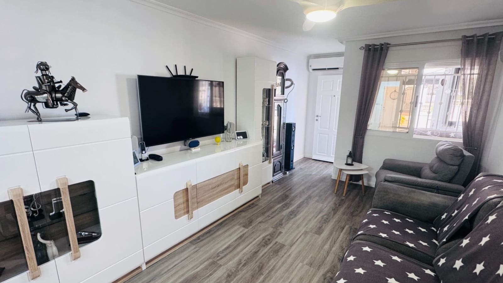 2 Zimmer Apartment zu verkaufen in Entre Naranjos mit Pool - 135.000 € (Ref: 9848227)