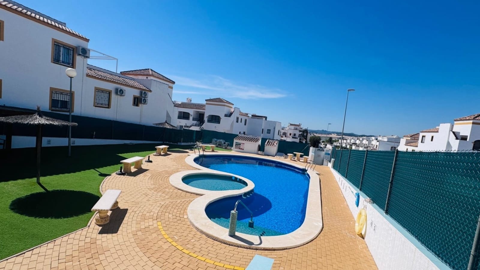 2 Zimmer Apartment zu verkaufen in Entre Naranjos mit Pool - 135.000 € (Ref: 9848227)
