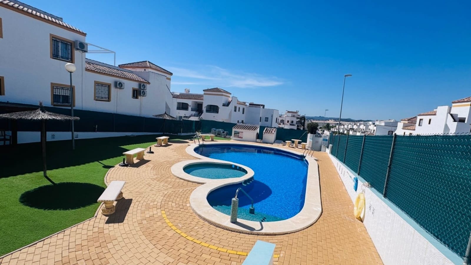 2 Zimmer Apartment zu verkaufen in Entre Naranjos mit Pool - 135.000 € (Ref: 9848227)
