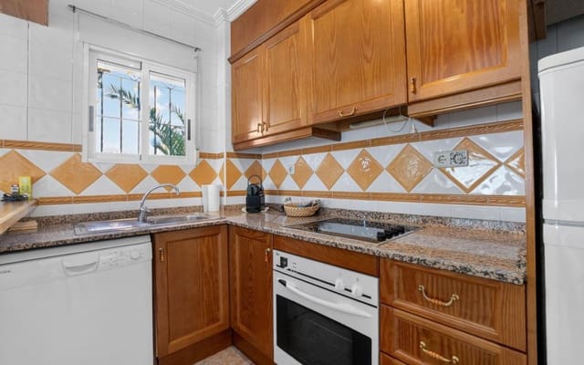 2 chambre Maison de Ville à vendre à Punta Prima, Torrevieja avec piscine - 179 000 € (Ref: 9853045)
