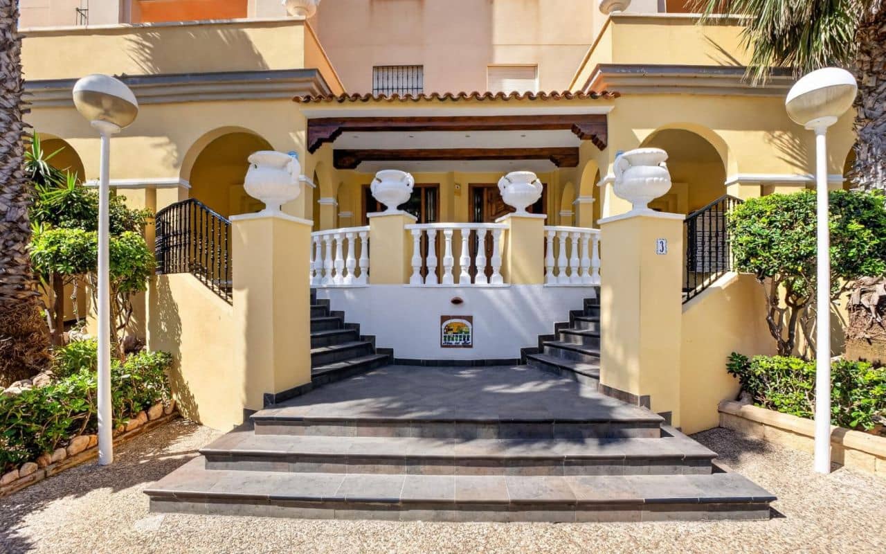 2 soverom Leilighet til salgs i Torrevieja med svømmebasseng - € 255 000 (Ref: 9865944)