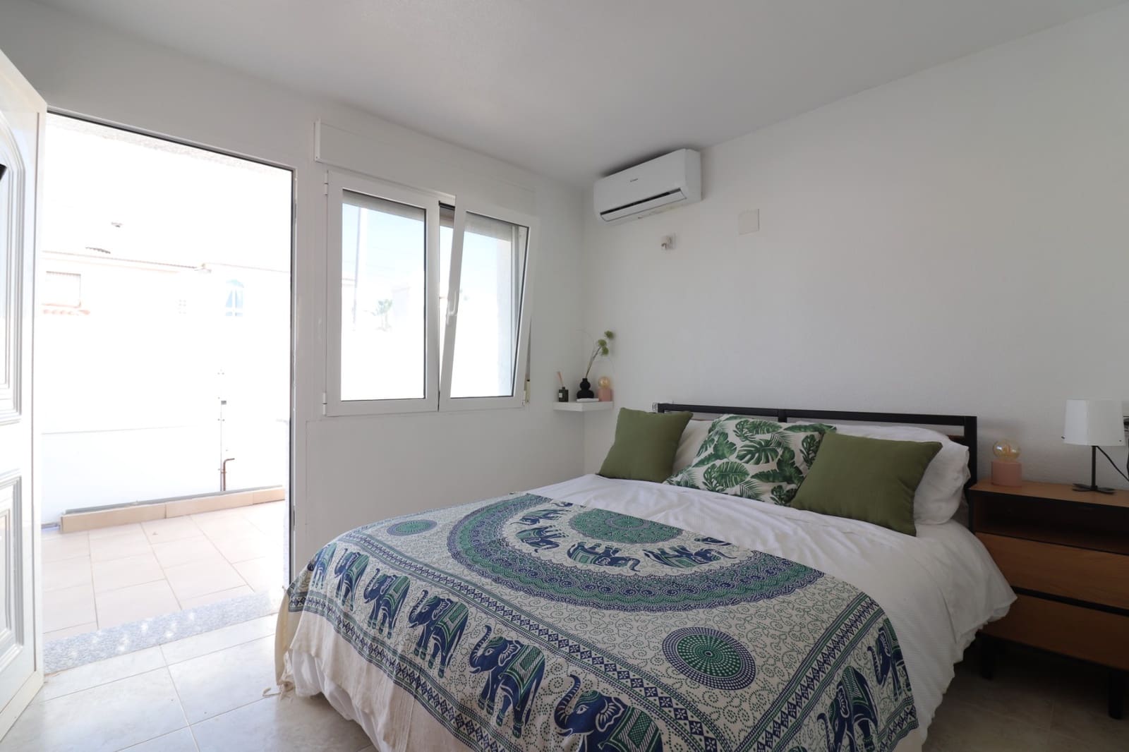 Chalet de 3 habitaciones en Ciudad Quesada en venta con piscina - 425.000 € (Ref: 9867321)