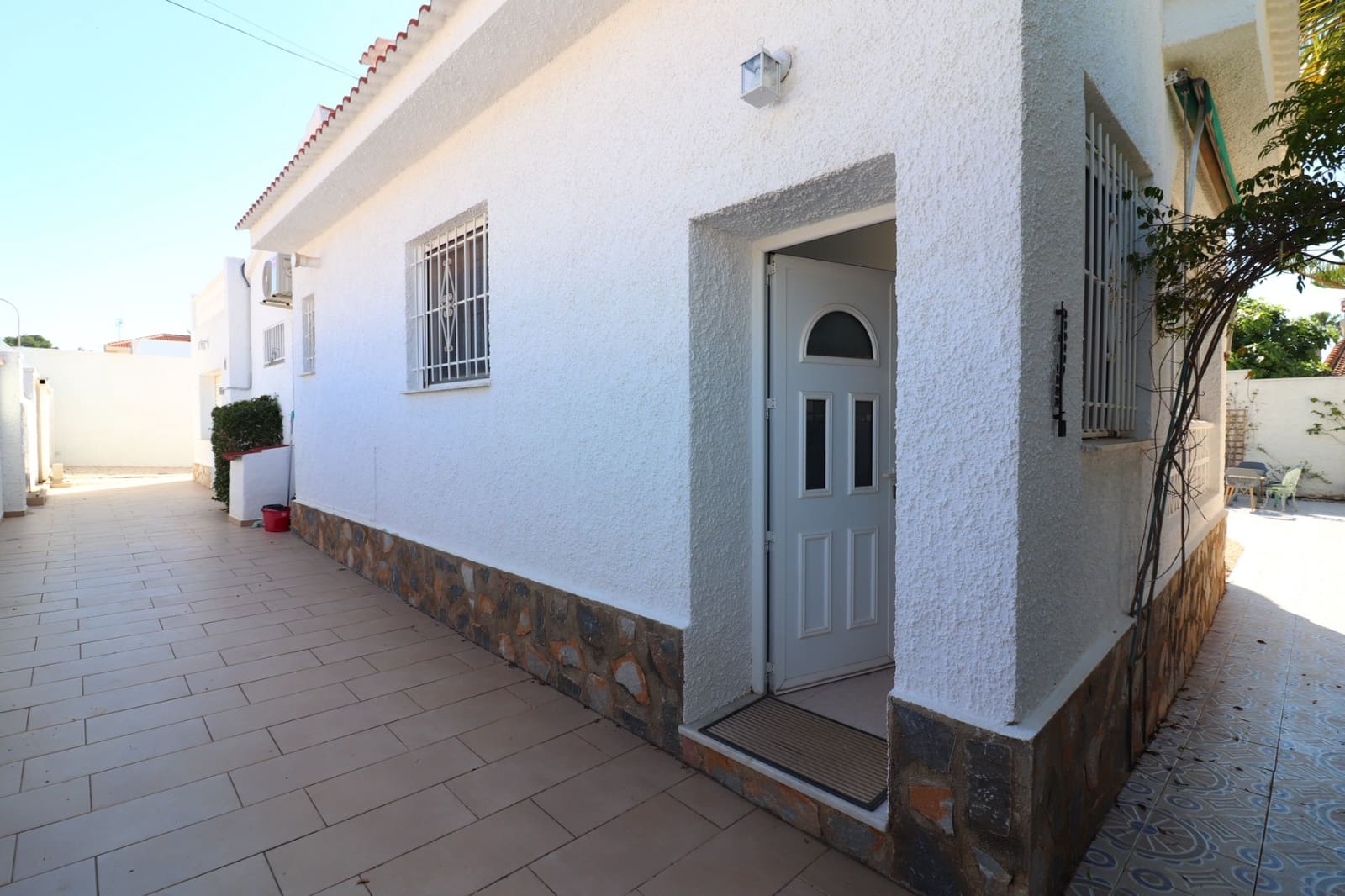 Chalet de 3 habitaciones en Ciudad Quesada en venta con piscina - 425.000 € (Ref: 9867321)