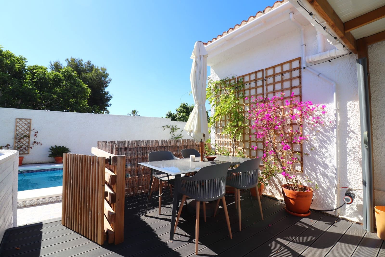 Chalet de 3 habitaciones en Ciudad Quesada en venta con piscina - 425.000 € (Ref: 9867321)