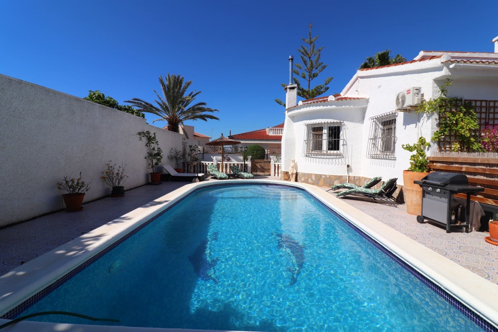 Chalet de 3 habitaciones en Ciudad Quesada en venta con piscina - 425.000 € (Ref: 9867321)