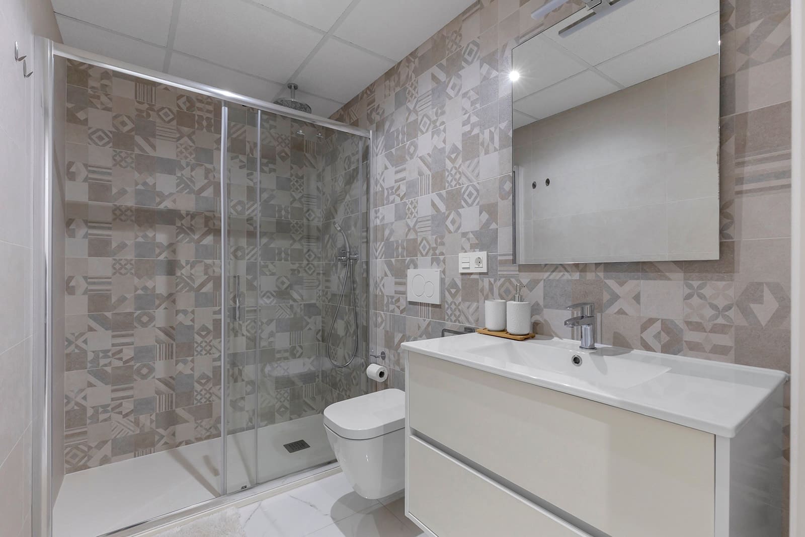 2 bedroom Apartment for sale in Punta Prima with pool - € 269,000 (Ref: 9867471)