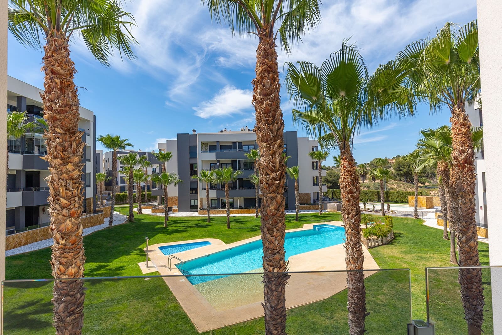 2 bedroom Apartment for sale in Punta Prima with pool - € 269,000 (Ref: 9867471)
