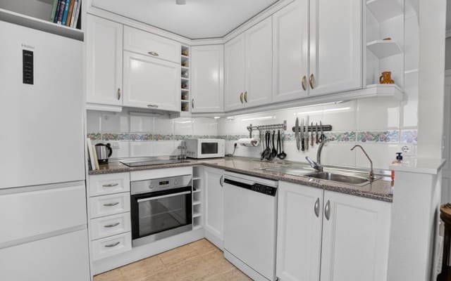 2 soveværelse Byhus til salg i Playa Flamenca, Orihuela med swimmingpool - € 309.000 (Ref: 9872541)