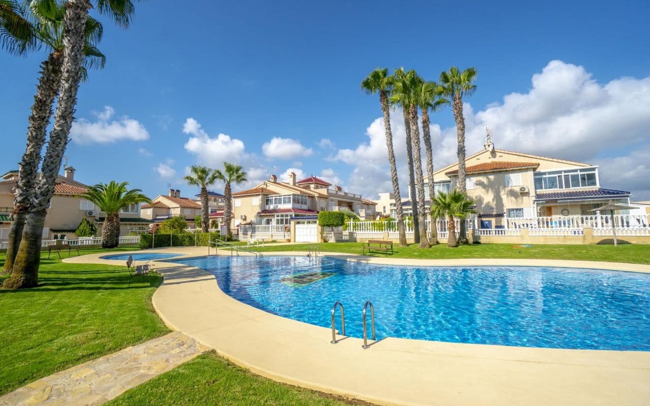 2 soverom Hus til salgs i Playa Flamenca med svømmebasseng - € 309 000 (Ref: 9872541)