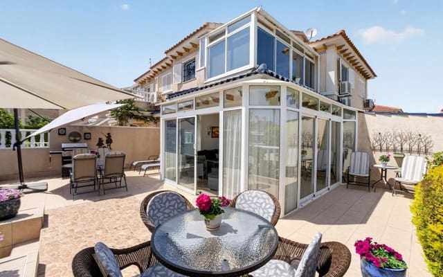 2 soveværelse Byhus til salg i Playa Flamenca, Orihuela med swimmingpool - € 309.000 (Ref: 9872541)