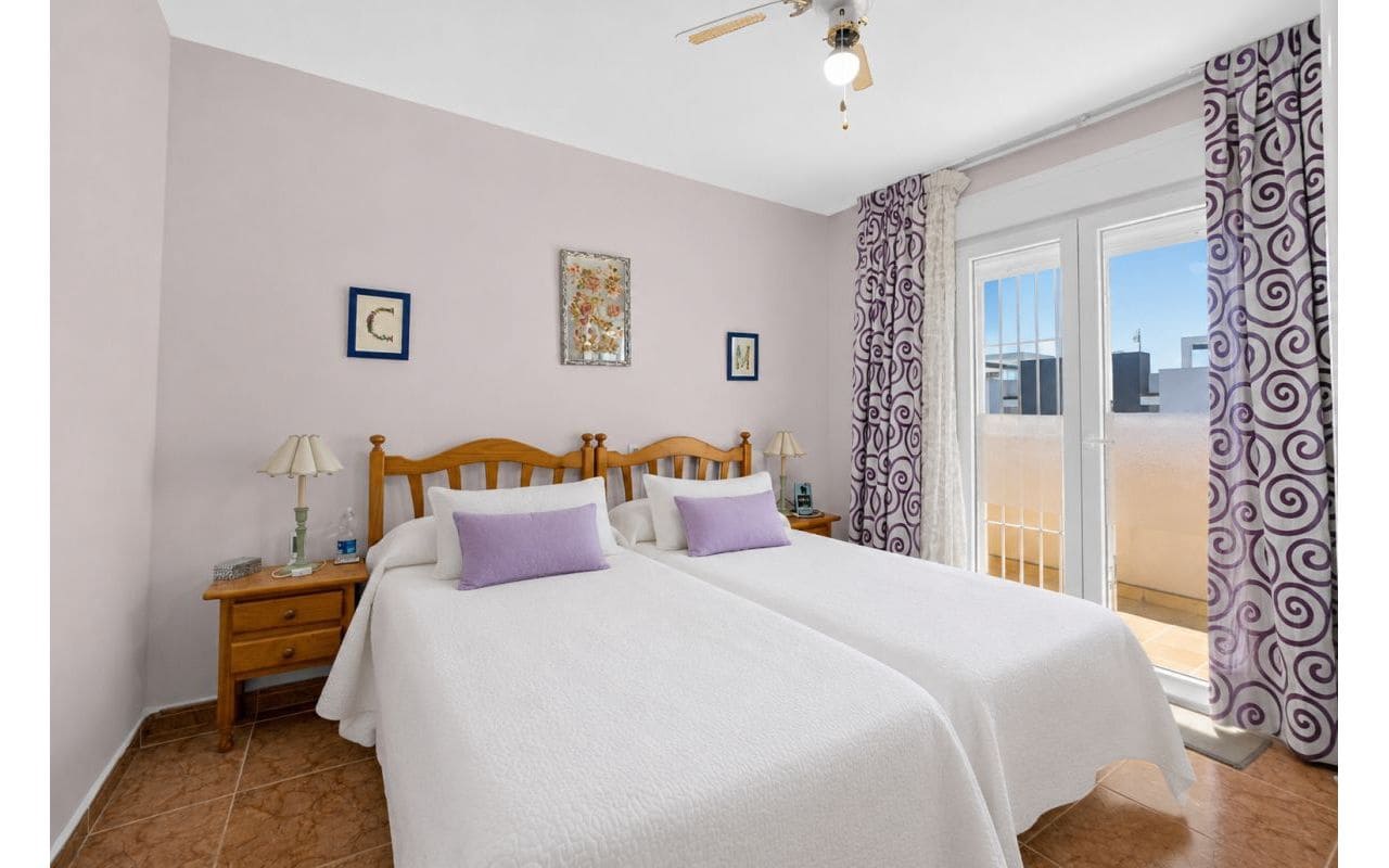 3 sovrum Radhus till salu i Orihuela Costa med pool - 270 000 € (Ref: 9874392)