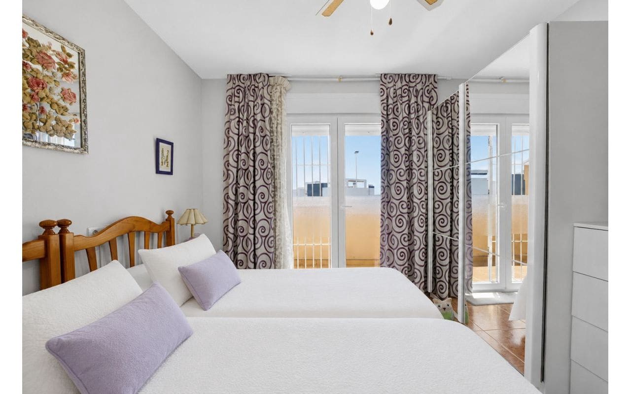 3 sovrum Radhus till salu i Orihuela Costa med pool - 270 000 € (Ref: 9874392)