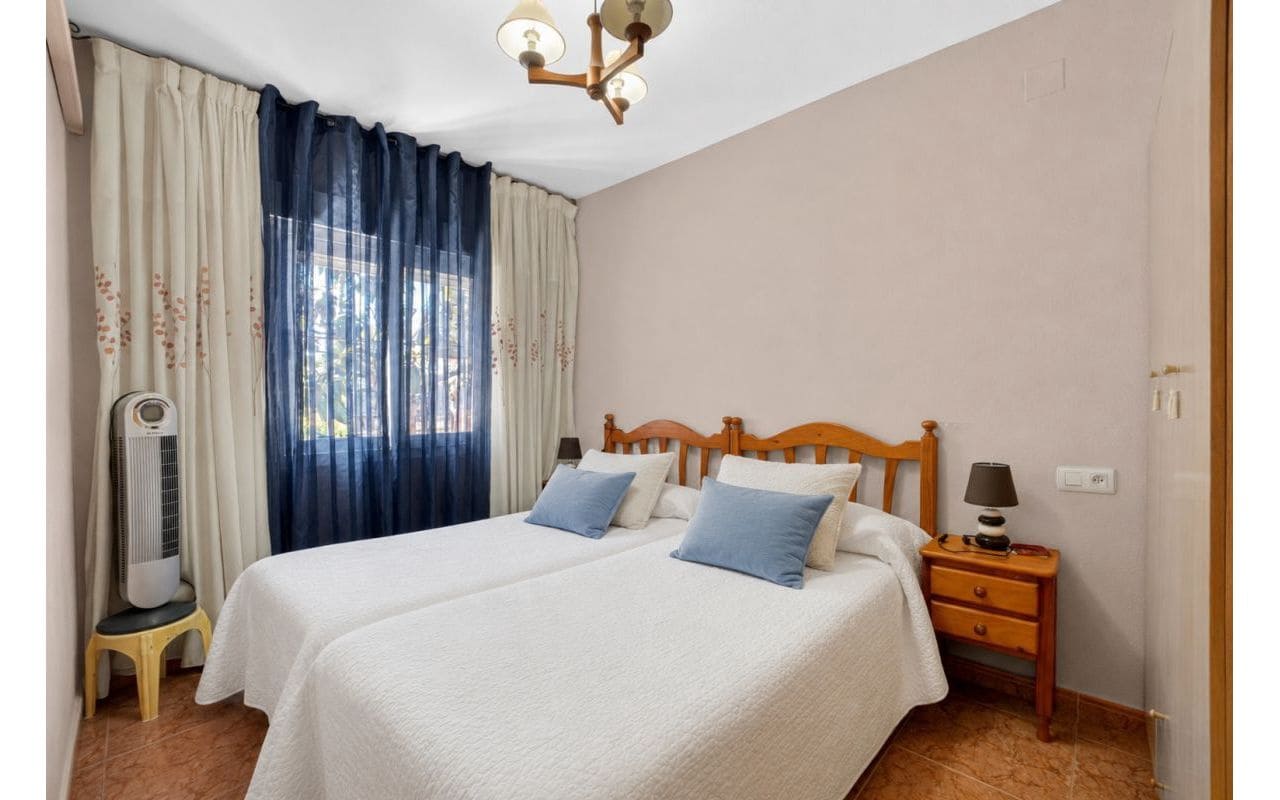 3 sovrum Radhus till salu i Orihuela Costa med pool - 270 000 € (Ref: 9874392)