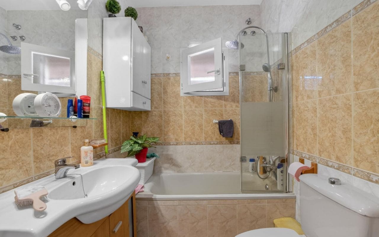 3 sovrum Radhus till salu i Orihuela Costa med pool - 270 000 € (Ref: 9874392)