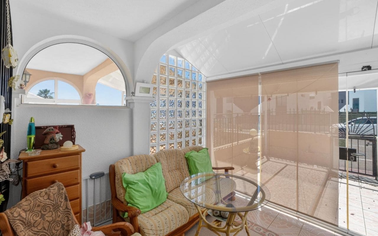 3 sovrum Radhus till salu i Orihuela Costa med pool - 270 000 € (Ref: 9874392)