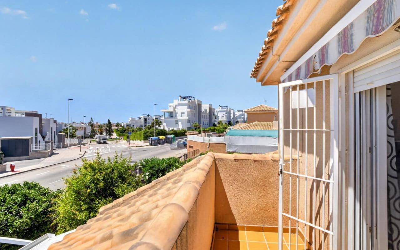3 sovrum Radhus till salu i Orihuela Costa med pool - 270 000 € (Ref: 9874392)