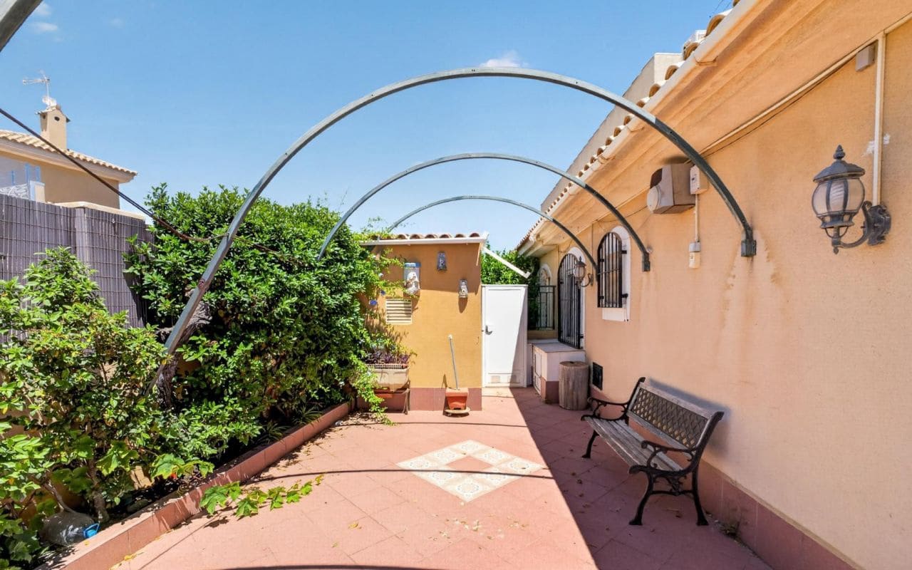 3 sovrum Radhus till salu i Orihuela Costa med pool - 270 000 € (Ref: 9874392)
