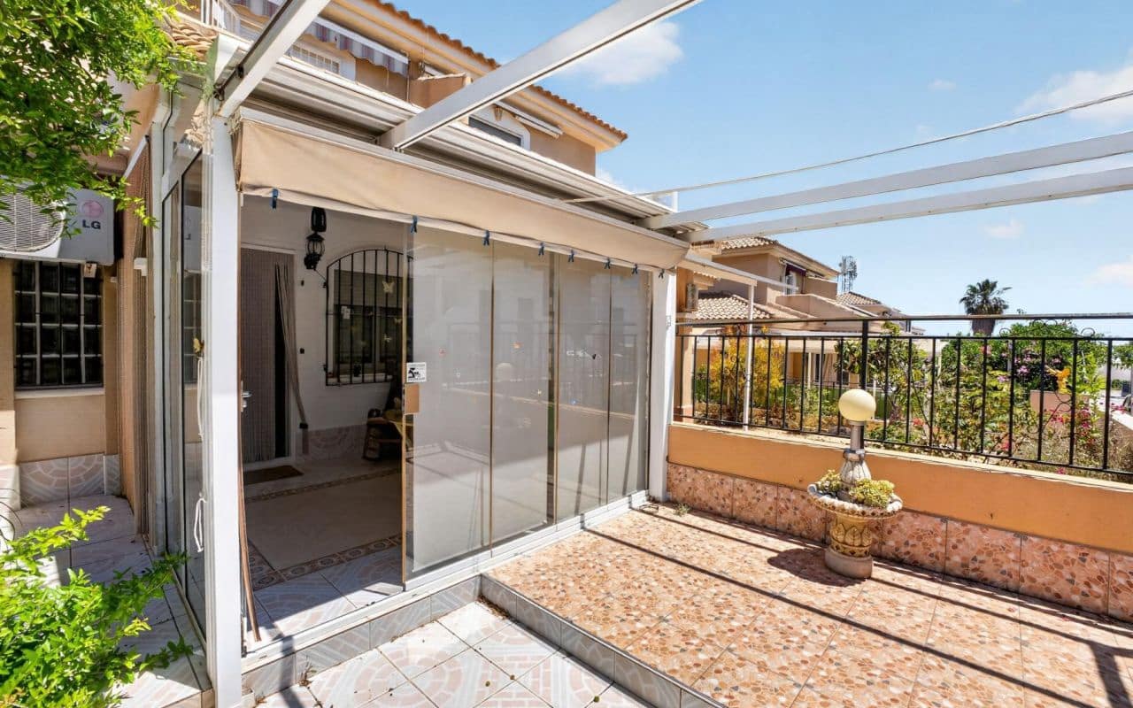 3 sovrum Radhus till salu i Orihuela Costa med pool - 270 000 € (Ref: 9874392)