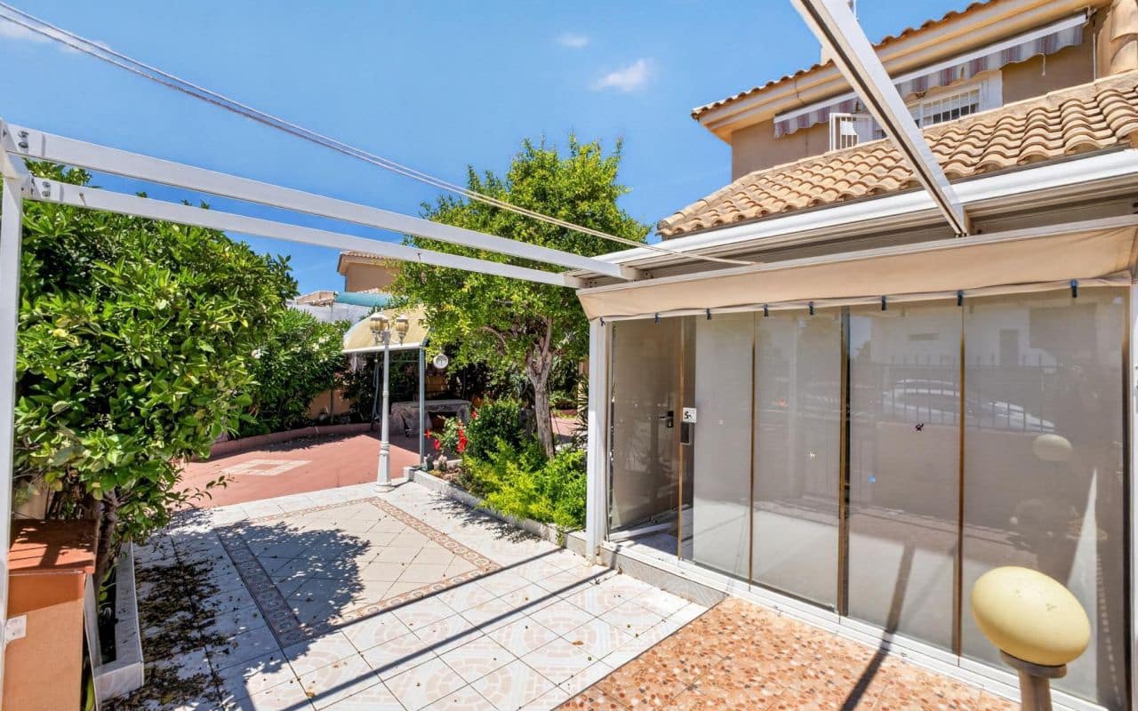 3 sovrum Radhus till salu i Orihuela Costa med pool - 270 000 € (Ref: 9874392)