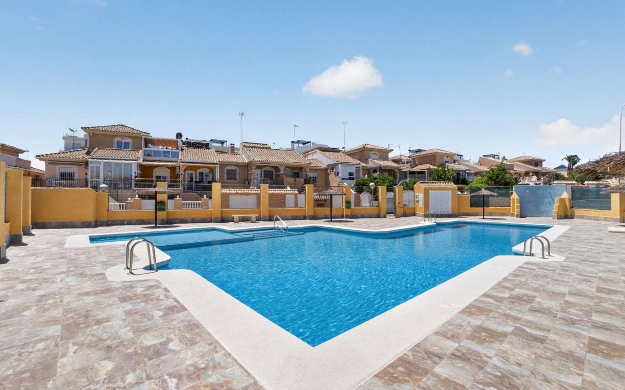 3 sovrum Radhus till salu i Orihuela Costa med pool - 270 000 € (Ref: 9874392)