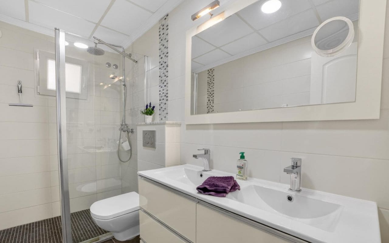 3 sypialnia Willa na sprzedaż w Orihuela Costa z basenem garażem - 575 000 € (Ref: 9913771)