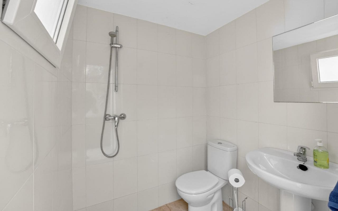 3 sypialnia Willa na sprzedaż w Orihuela Costa z basenem garażem - 575 000 € (Ref: 9913771)