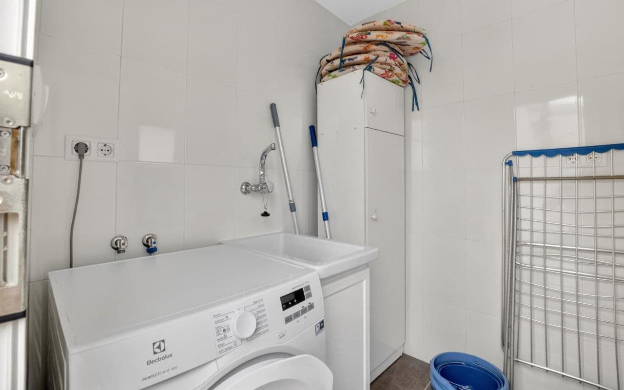 3 sypialnia Willa na sprzedaż w Orihuela Costa z basenem garażem - 575 000 € (Ref: 9913771)