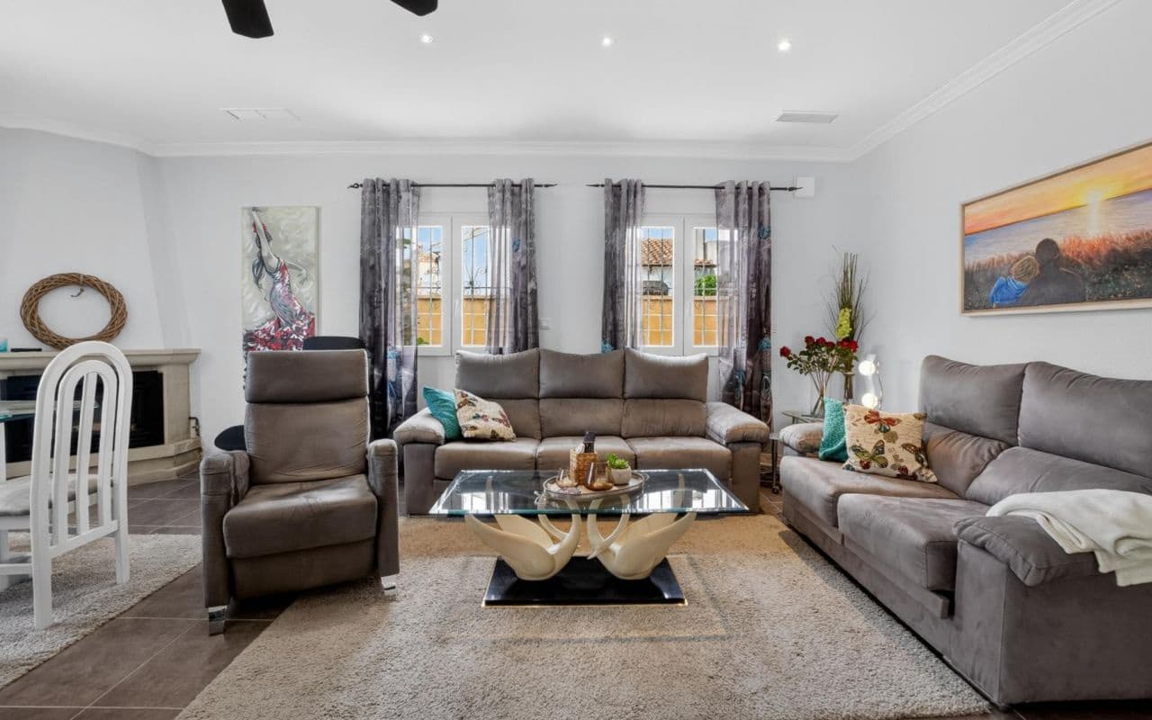 3 sypialnia Willa na sprzedaż w Orihuela Costa z basenem garażem - 575 000 € (Ref: 9913771)