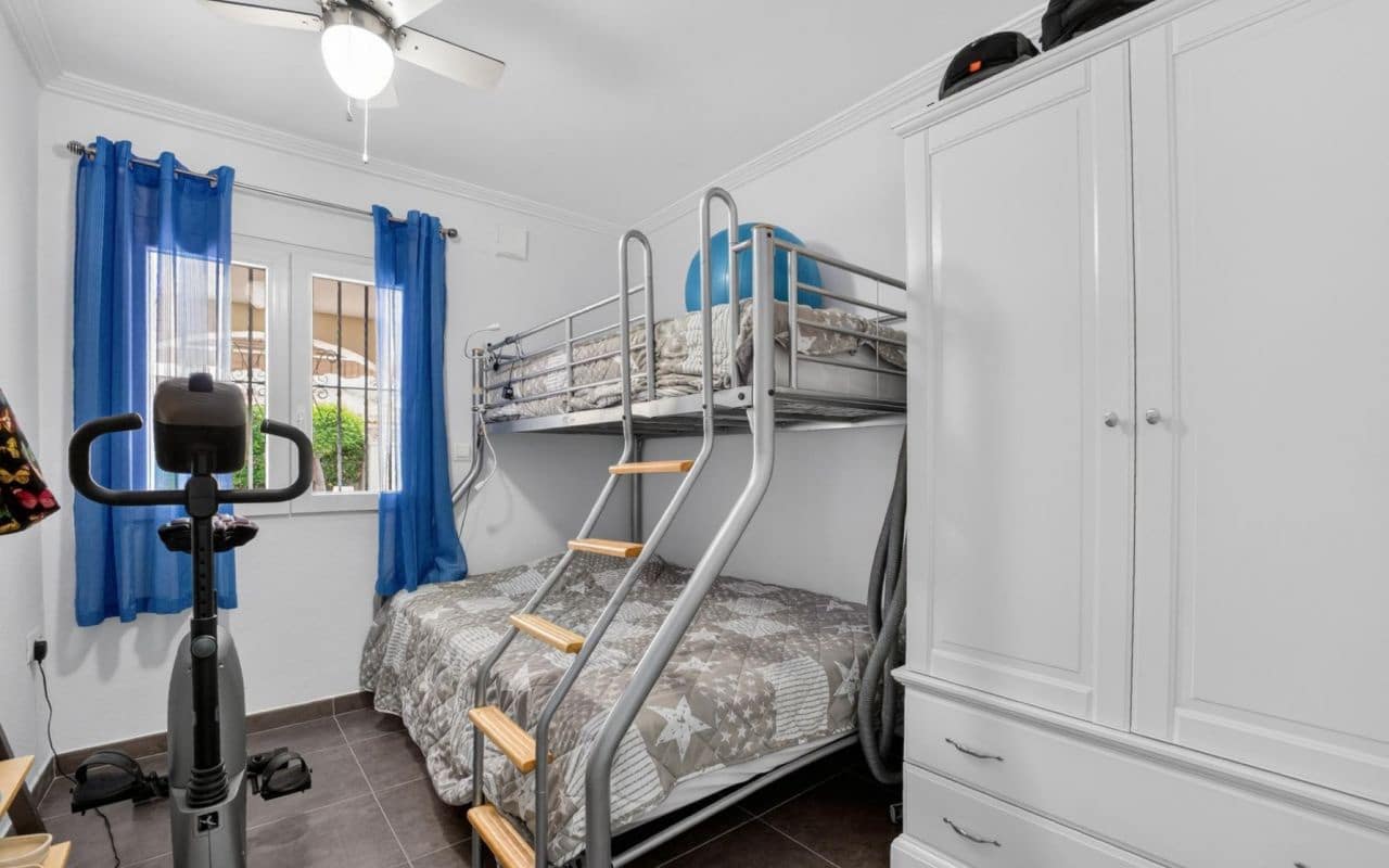 3 sypialnia Willa na sprzedaż w Orihuela Costa z basenem garażem - 575 000 € (Ref: 9913771)