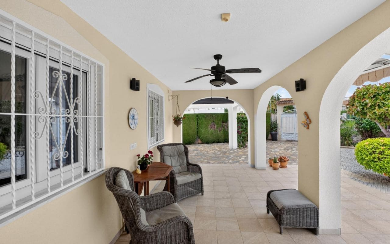 3 sypialnia Willa na sprzedaż w Orihuela Costa z basenem garażem - 575 000 € (Ref: 9913771)