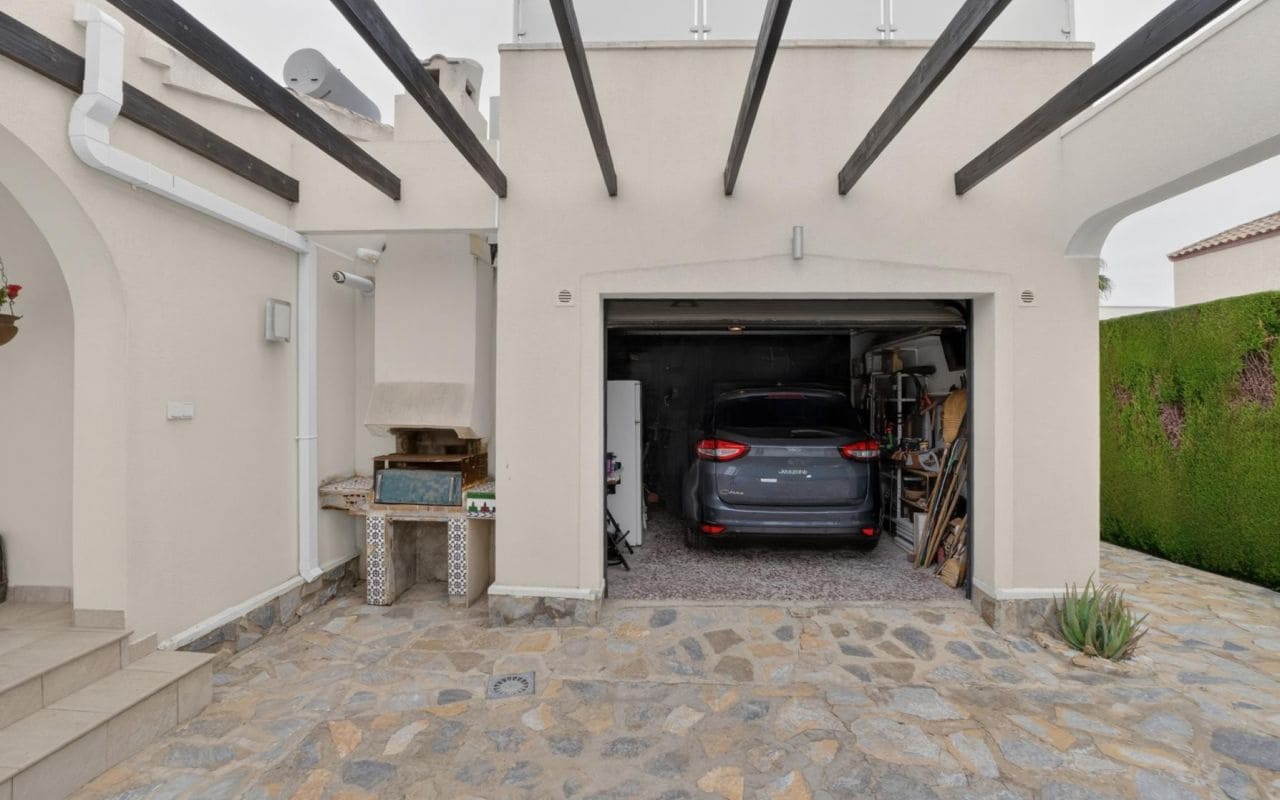 3 sypialnia Willa na sprzedaż w Orihuela Costa z basenem garażem - 575 000 € (Ref: 9913771)