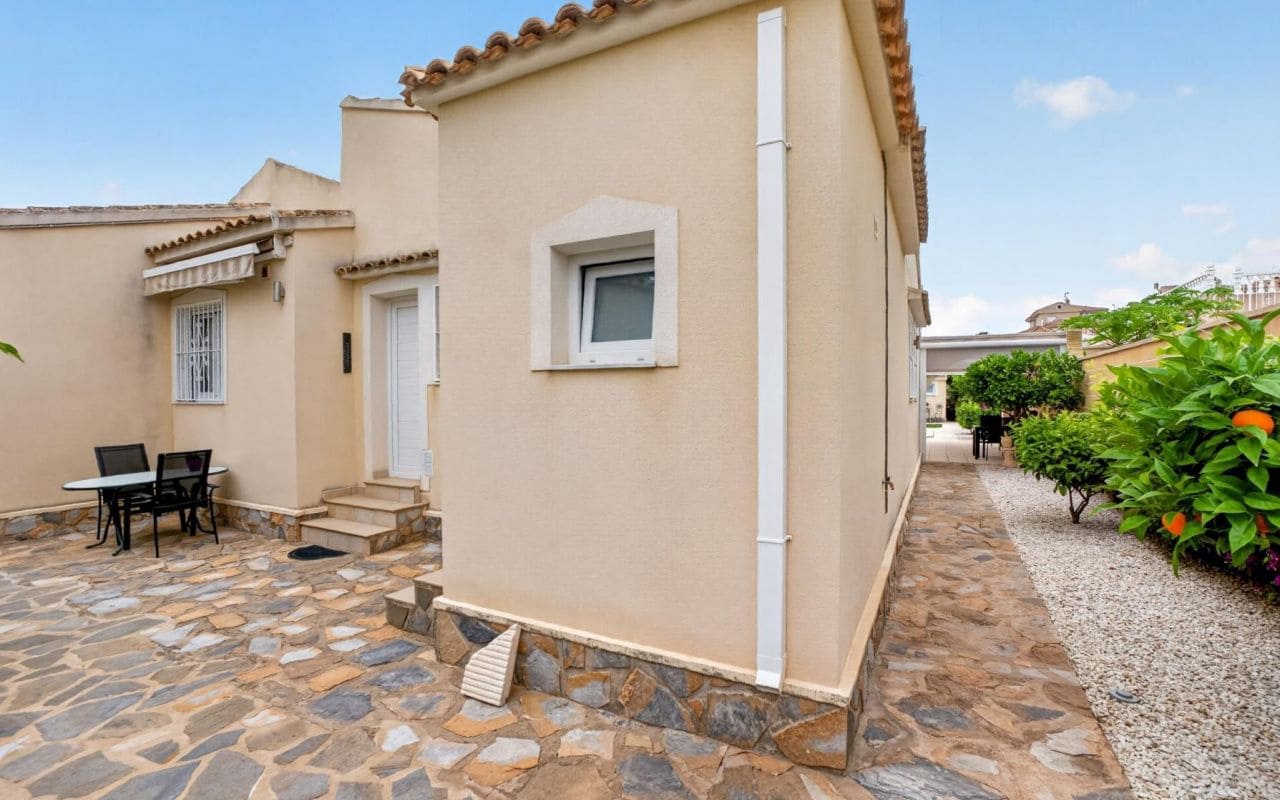 3 sypialnia Willa na sprzedaż w Orihuela Costa z basenem garażem - 575 000 € (Ref: 9913771)