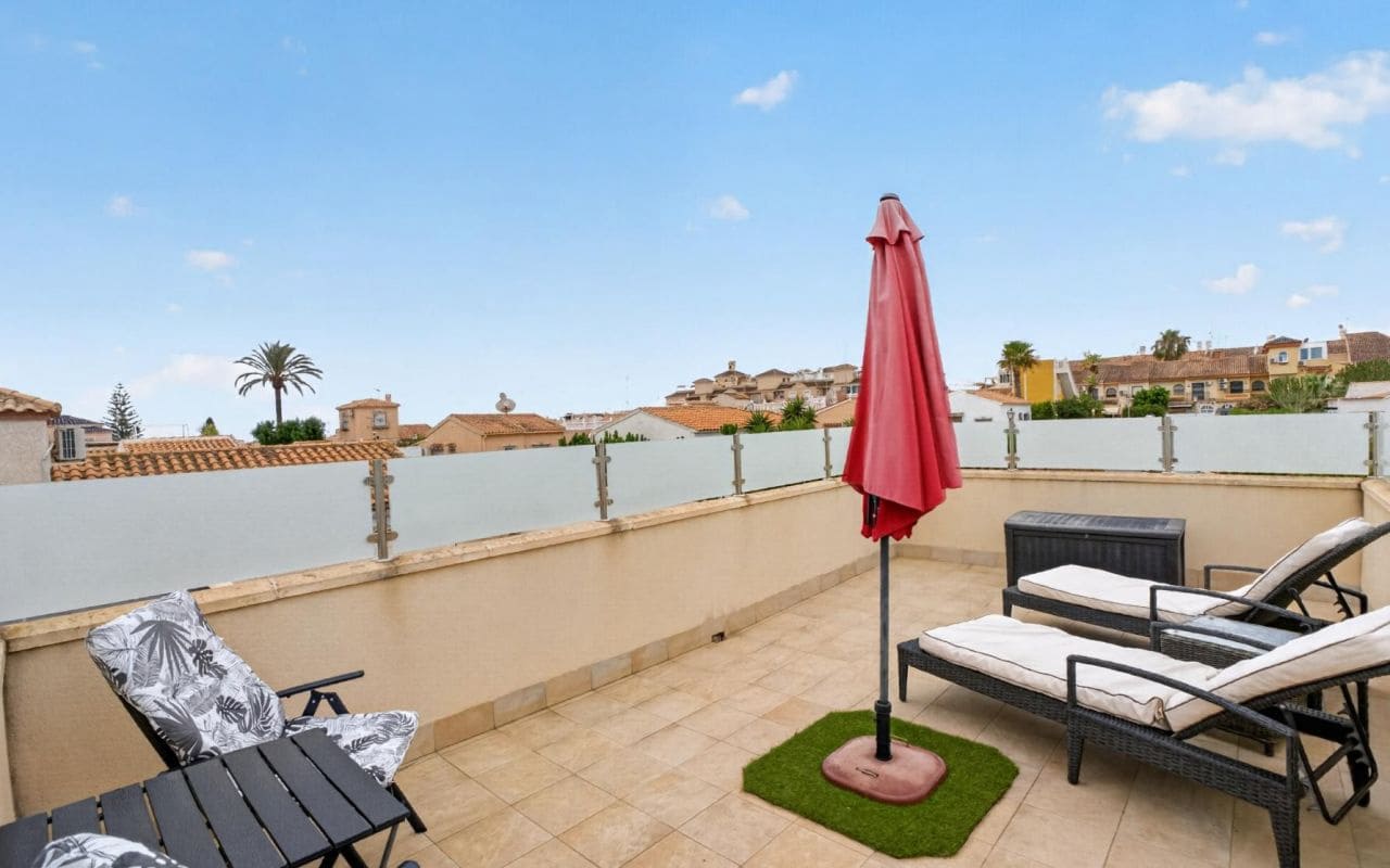 3 sypialnia Willa na sprzedaż w Orihuela Costa z basenem garażem - 575 000 € (Ref: 9913771)
