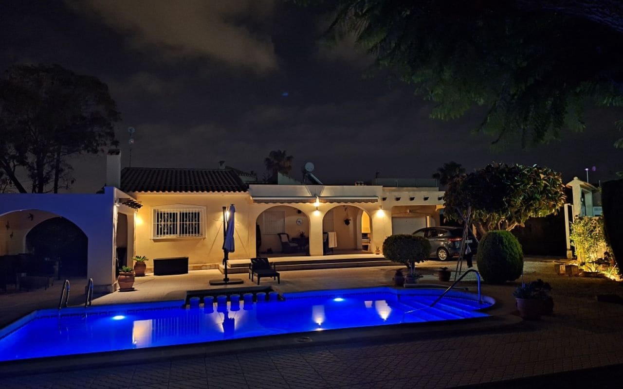 3 sypialnia Willa na sprzedaż w Orihuela Costa z basenem garażem - 575 000 € (Ref: 9913771)