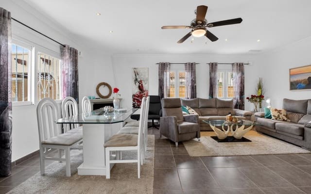 3 sypialnia Willa na sprzedaż w Orihuela Costa, Orihuela z basenem garażem - 575 000 € (Ref: 9913771)