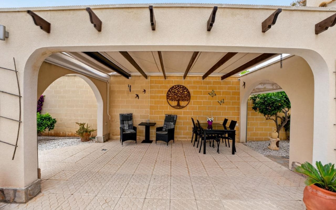 3 sypialnia Willa na sprzedaż w Orihuela Costa z basenem garażem - 575 000 € (Ref: 9913771)
