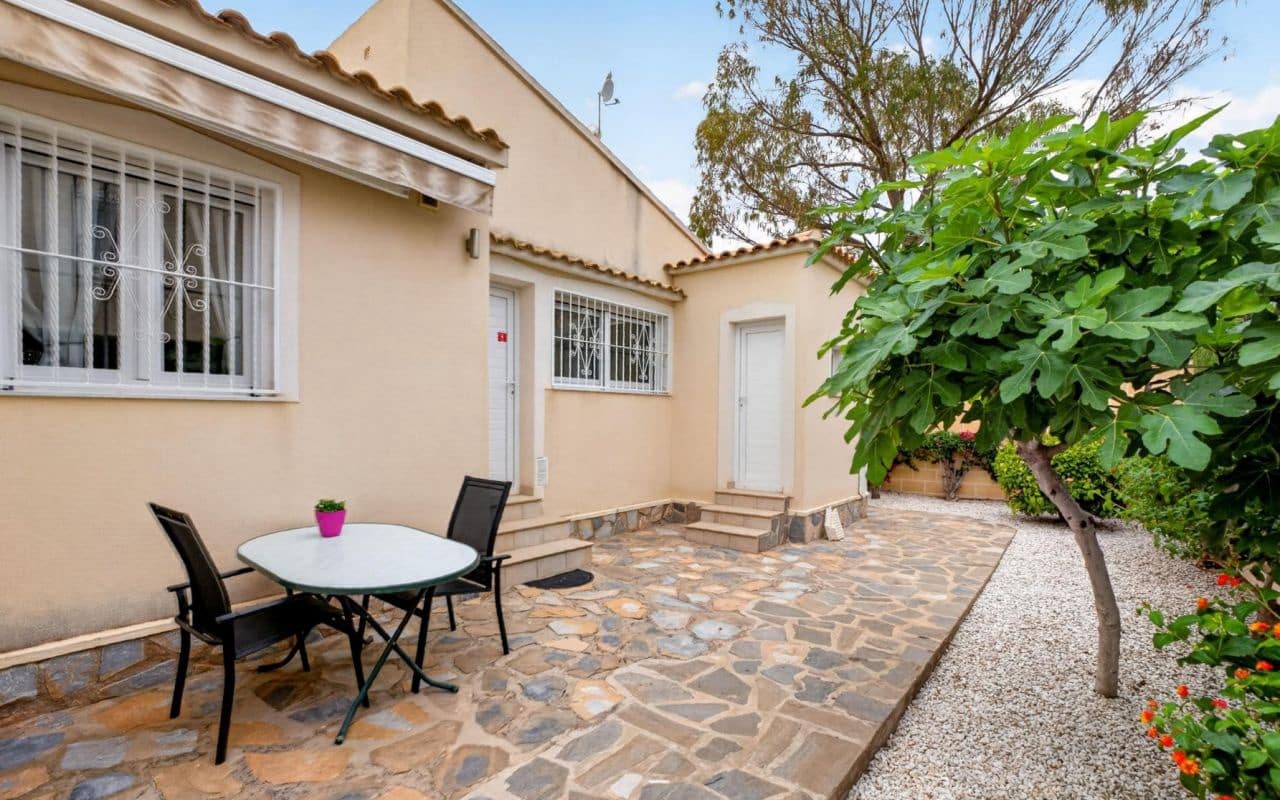 3 sypialnia Willa na sprzedaż w Orihuela Costa z basenem garażem - 575 000 € (Ref: 9913771)