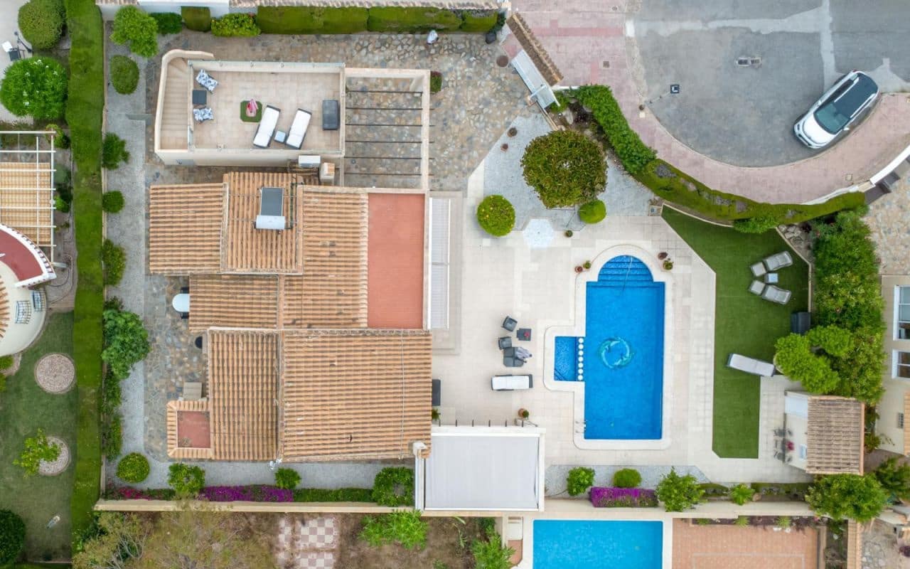 3 sypialnia Willa na sprzedaż w Orihuela Costa z basenem garażem - 575 000 € (Ref: 9913771)
