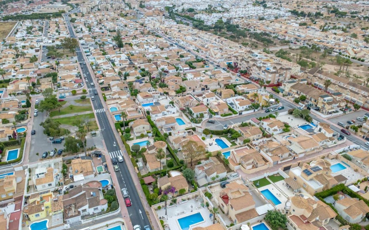3 sypialnia Willa na sprzedaż w Orihuela Costa z basenem garażem - 575 000 € (Ref: 9913771)
