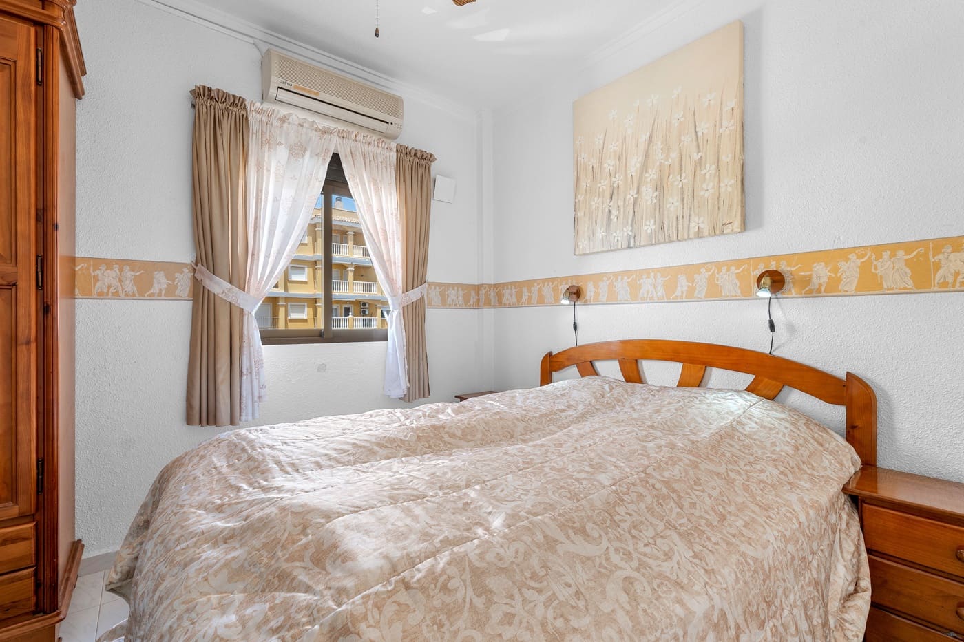 Apartamento de 2 habitaciones en Torrevieja en venta con piscina - 165.000 € (Ref: 9918908)