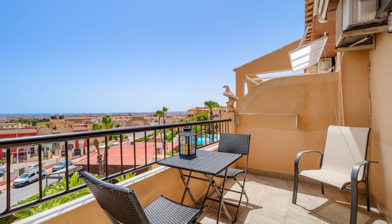 Apartamento de 2 habitaciones en Torrevieja en venta con piscina - 165.000 € (Ref: 9918908)