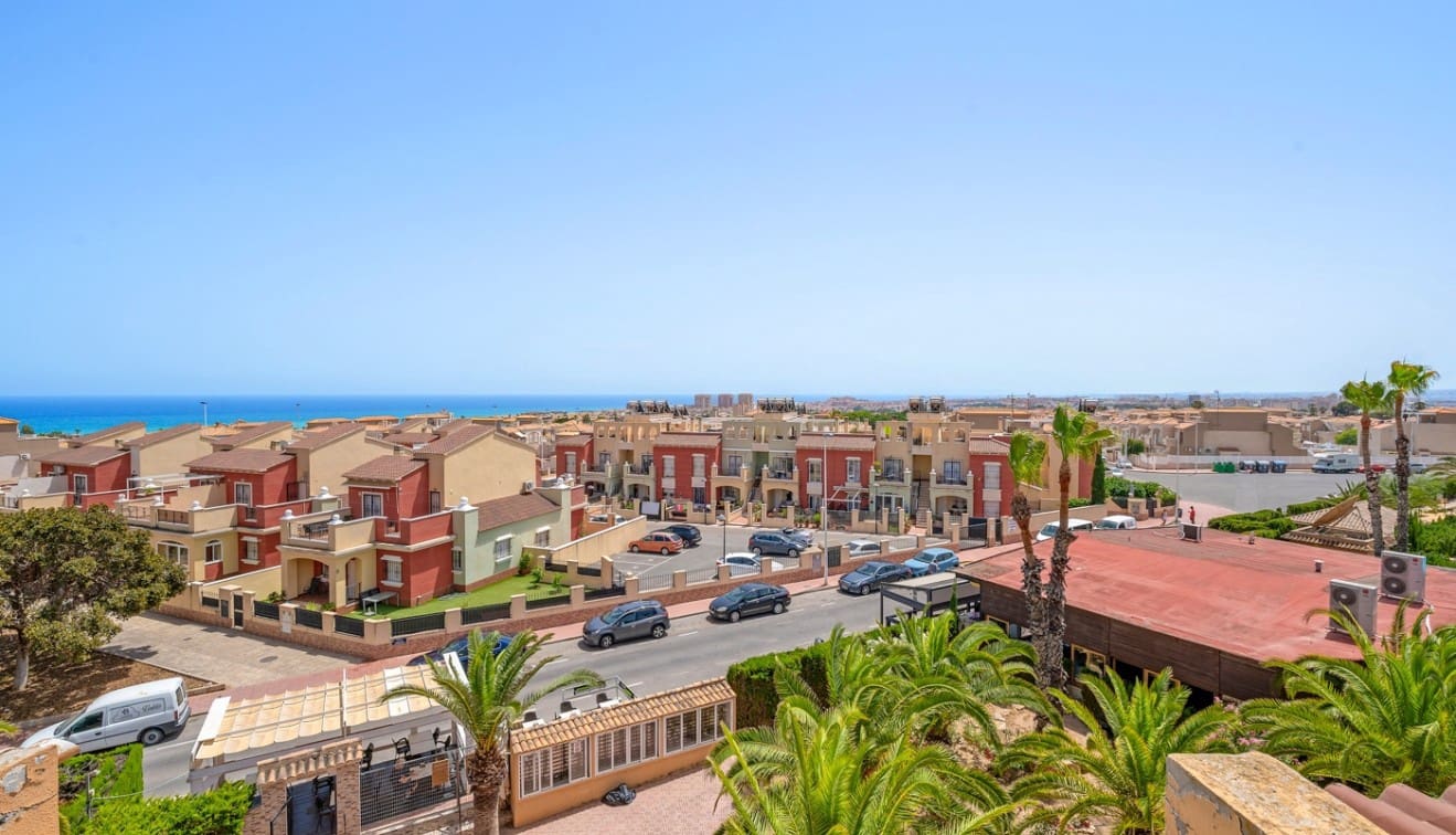 Apartamento de 2 habitaciones en Torrevieja en venta con piscina - 165.000 € (Ref: 9918908)