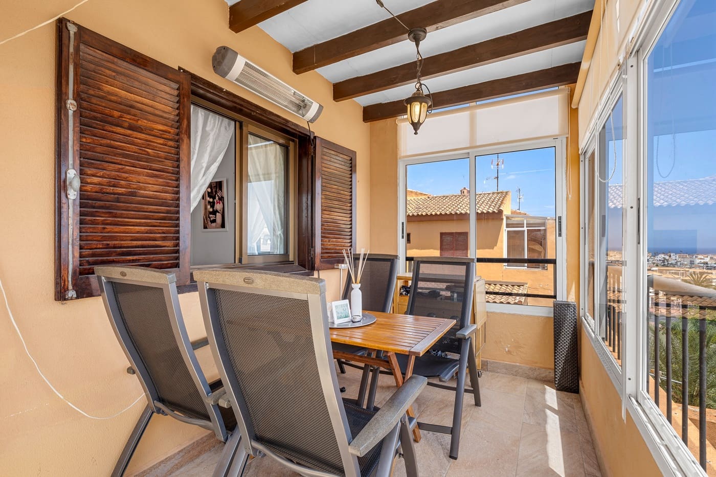 Apartamento de 2 habitaciones en Torrevieja en venta con piscina - 165.000 € (Ref: 9918908)