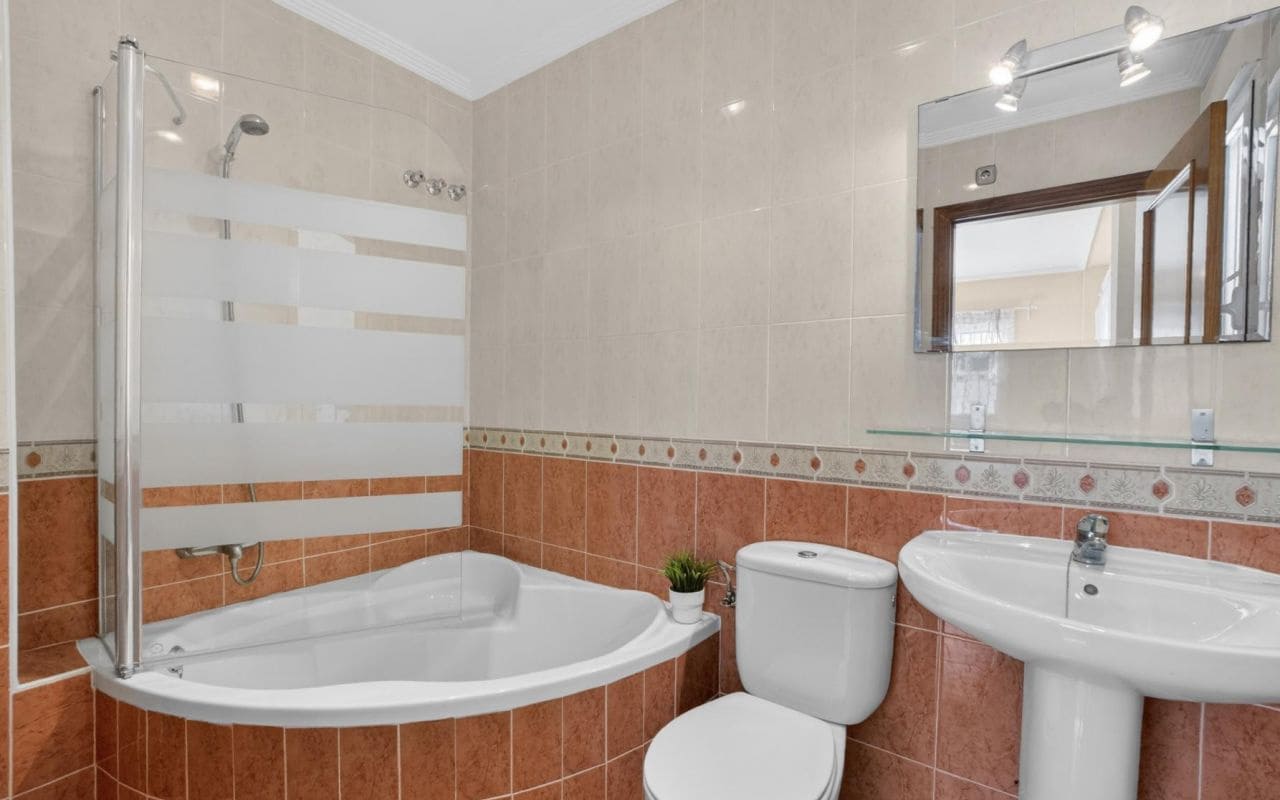 6 bedroom Villa for sale in La Zenia with pool garage - € 839,000 (Ref: 9919010)