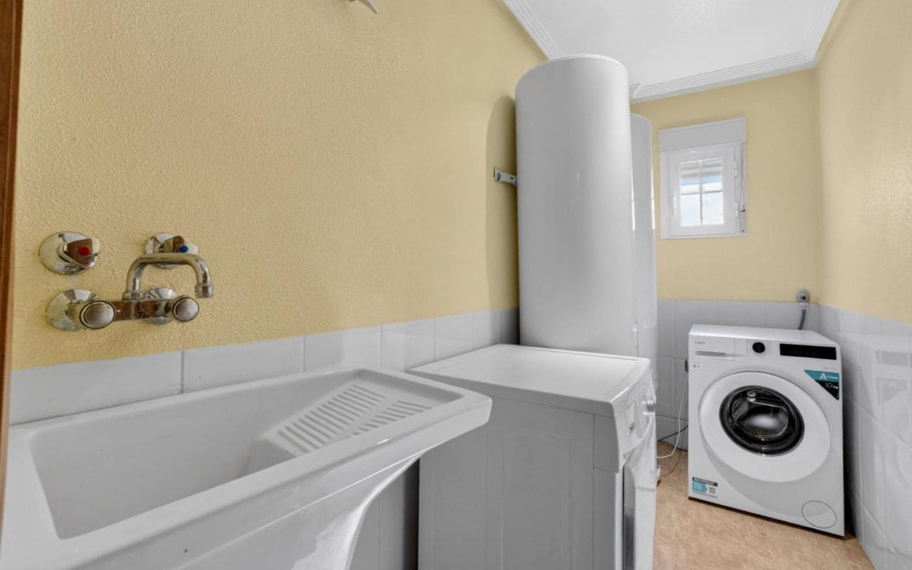 6 bedroom Villa for sale in La Zenia with pool garage - € 839,000 (Ref: 9919010)