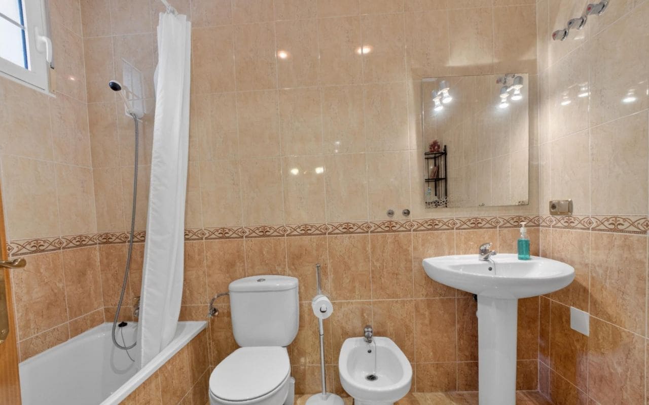 6 bedroom Villa for sale in La Zenia with pool garage - € 839,000 (Ref: 9919010)