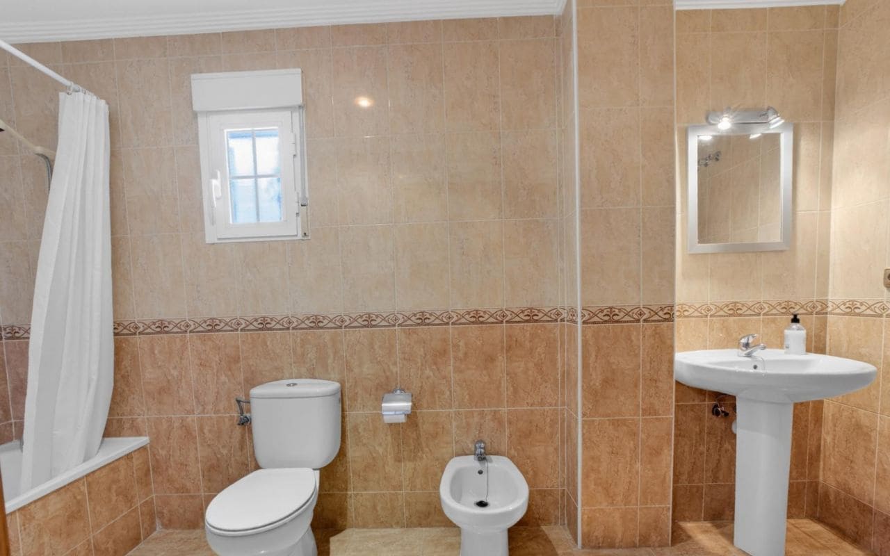 6 bedroom Villa for sale in La Zenia with pool garage - € 839,000 (Ref: 9919010)