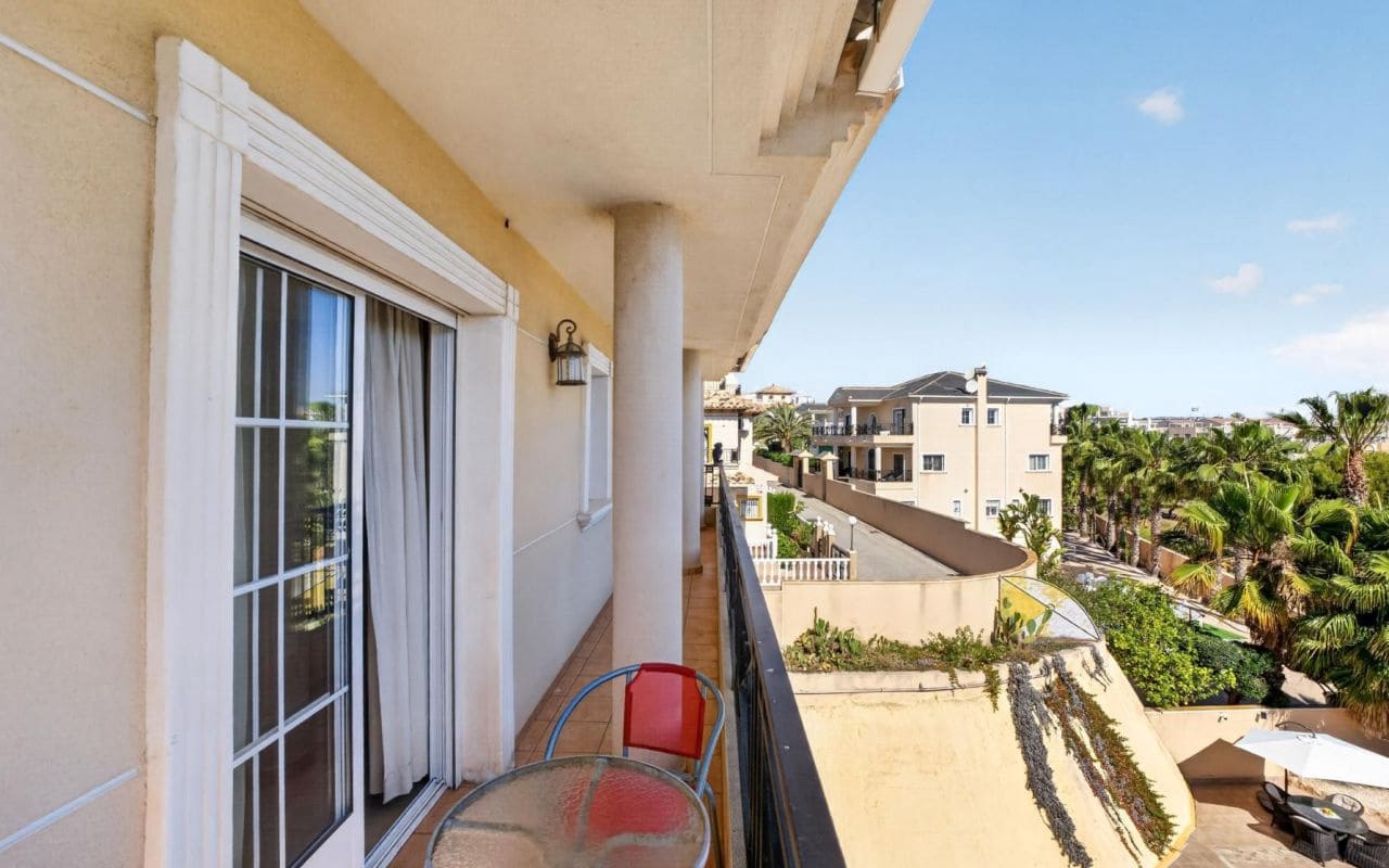 6 bedroom Villa for sale in La Zenia with pool garage - € 839,000 (Ref: 9919010)